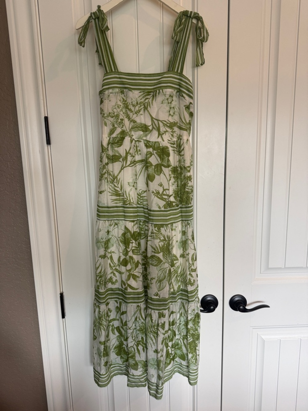 Sweet Wanderer Green Botanical Tie-Shoulder Maxi Dress. NWOT